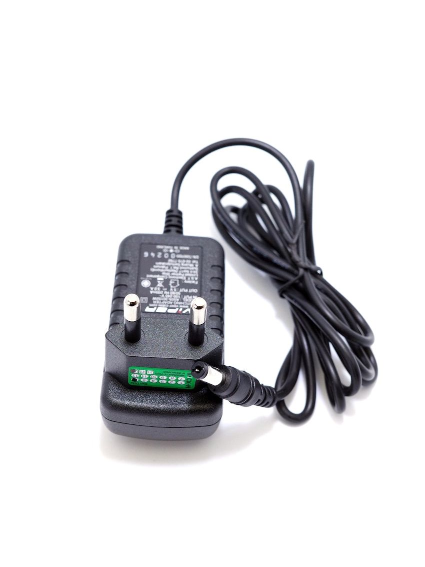 VIPER VPR0530 5V3A TIS Switching Adapter Black